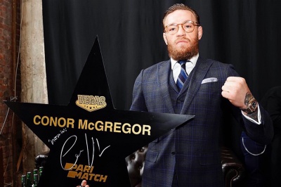 Conor McGregor подписал именную звезду для Аллеи Славы VEGAS