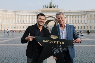 Дэвид Фостер подписал именную звезду для «Аллеи Славы» VEGAS!